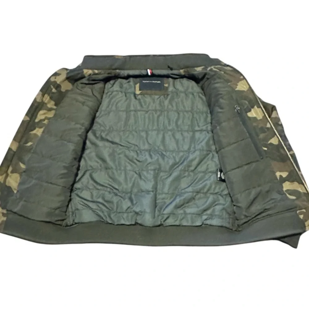 Tommy Hilfiger Men’s Camo 4 Pocket Filled Performance Bomber Jacket Medium M